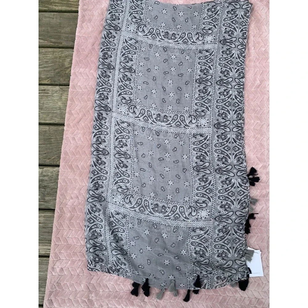 Big Buddha Lightweight Oversized Wrap Shawl With Tassels Monochrome Paisley NWT